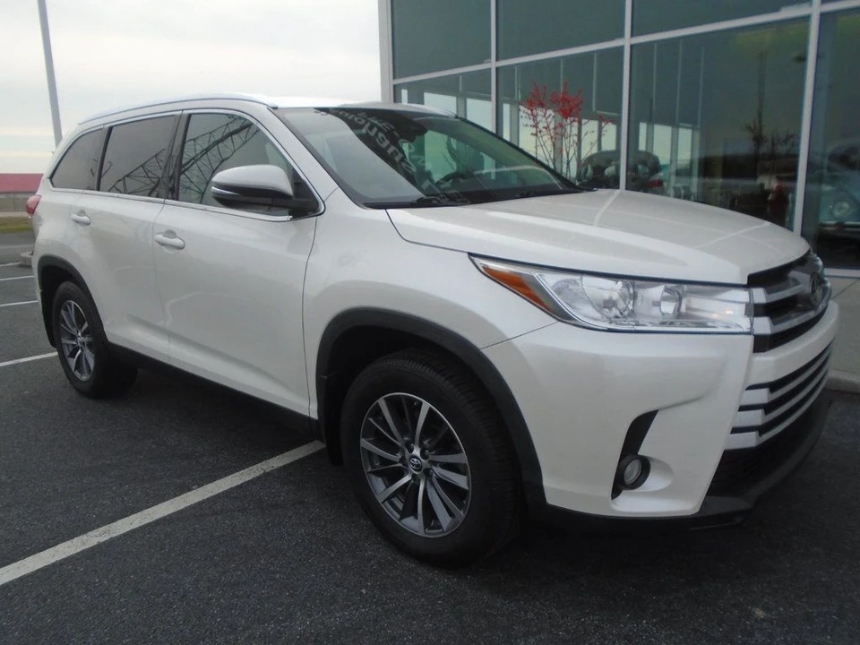 2019 Toyota Highlander - Image 2 of 12