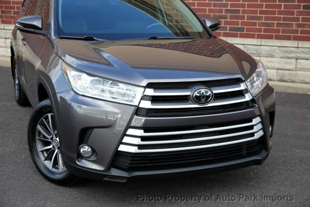 2019 Toyota Highlander - Image 9 of 12