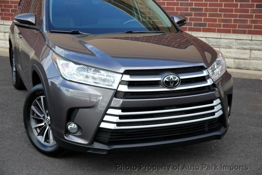 2019 Toyota Highlander - Image 9 of 12