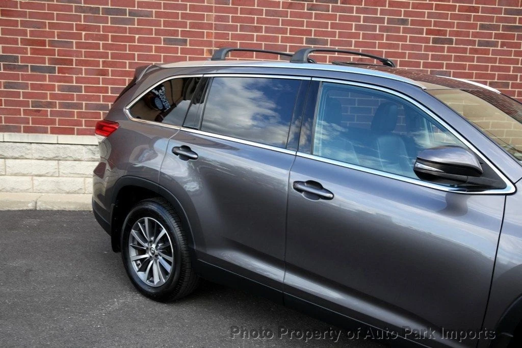 2019 Toyota Highlander - Image 11 of 12