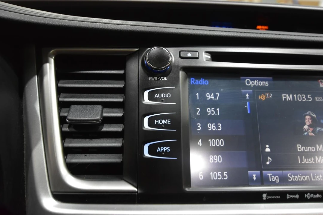 2019 Toyota Highlander - Image 20 of 31