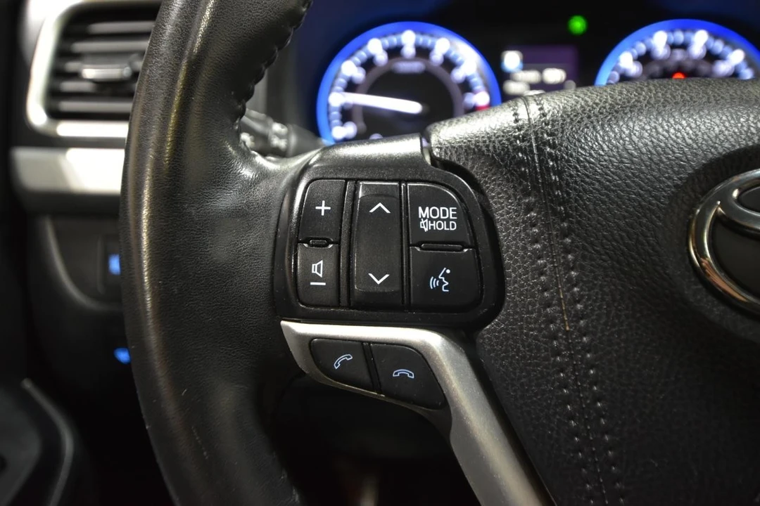 2019 Toyota Highlander - Image 16 of 31
