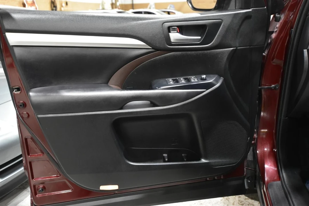 2019 Toyota Highlander - Image 10 of 31