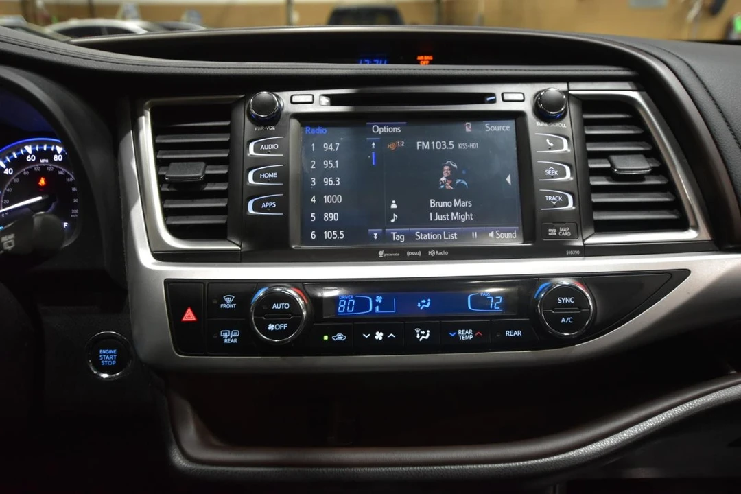 2019 Toyota Highlander - Image 19 of 31