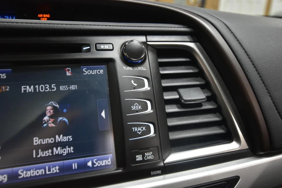 2019 Toyota Highlander - Image 21 of 31