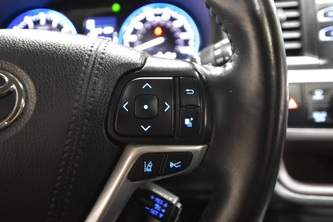 2019 Toyota Highlander - Image 17 of 31