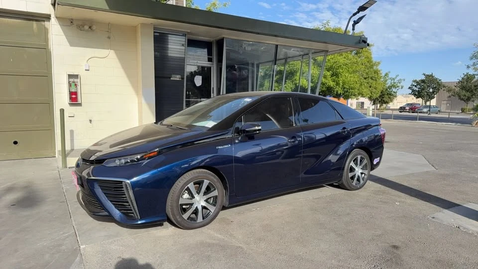 2019 Toyota Mirai - Image 2 of 16