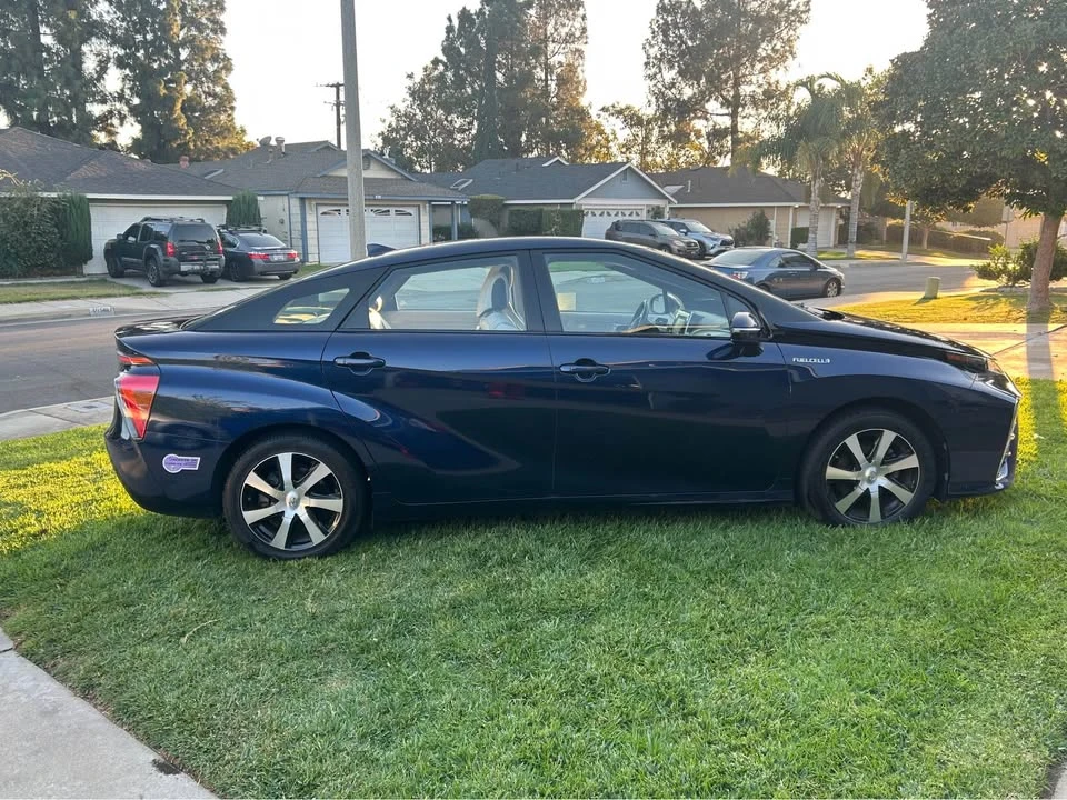 2019 Toyota Mirai - Image 2 of 14