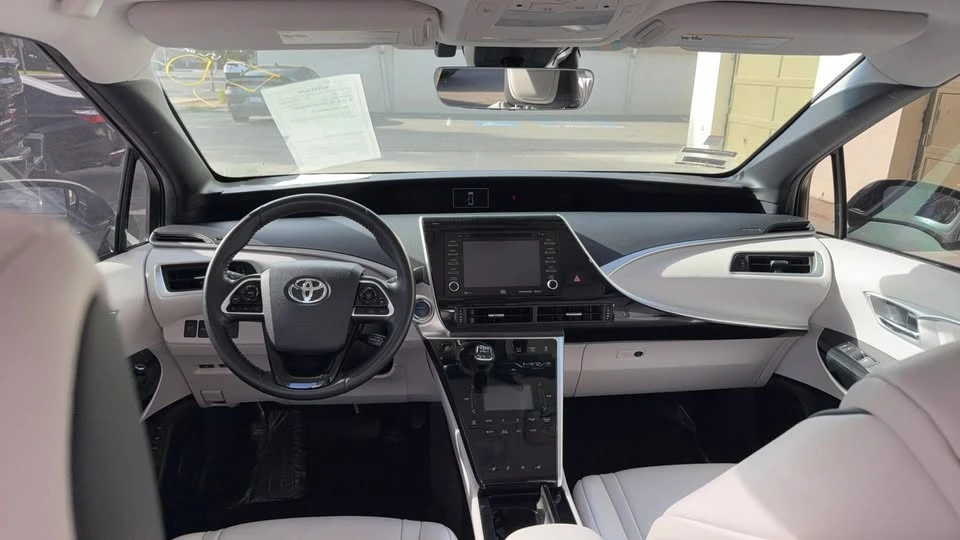 2019 Toyota Mirai - Image 9 of 16
