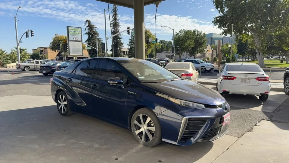 2019 Toyota Mirai - Image 8 of 16