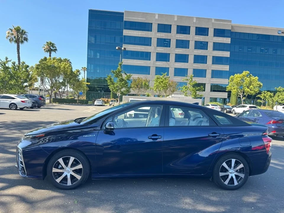 2019 Toyota Mirai - Image 2 of 12