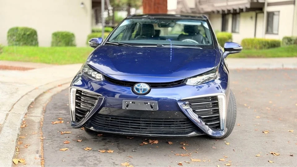 2019 Toyota Mirai - Image 2 of 18