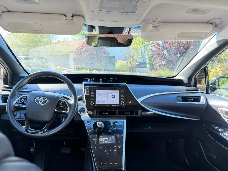 2019 Toyota Mirai - Image 15 of 18