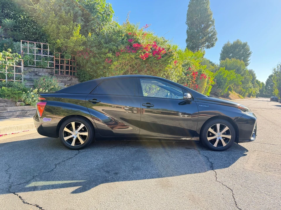 2019 Toyota Mirai - Image 7 of 18