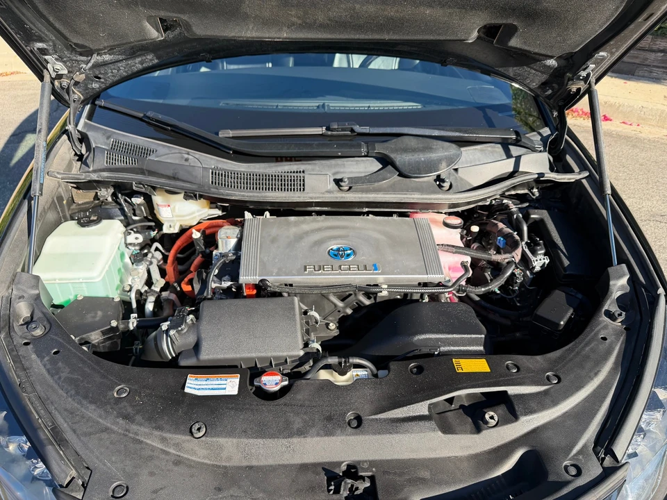 2019 Toyota Mirai - Image 17 of 18