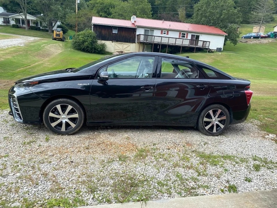 2019 Toyota Mirai - Image 2 of 21
