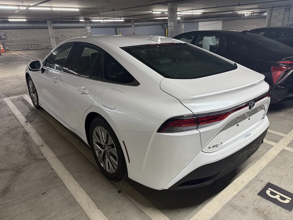 2019 Toyota Mirai - Image 8 of 13