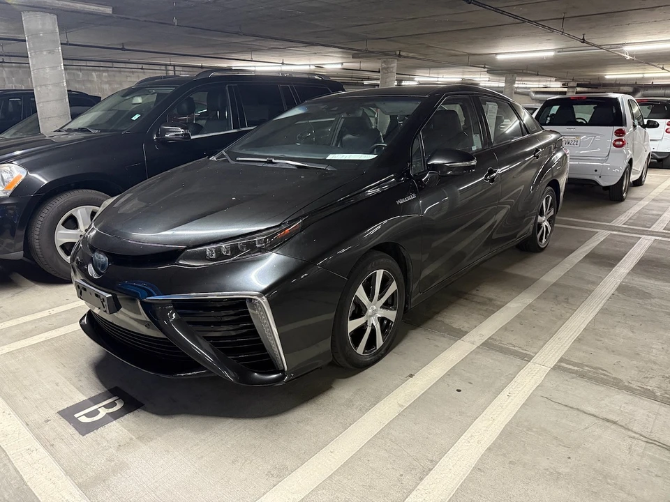 2019 Toyota Mirai - Image 2 of 13