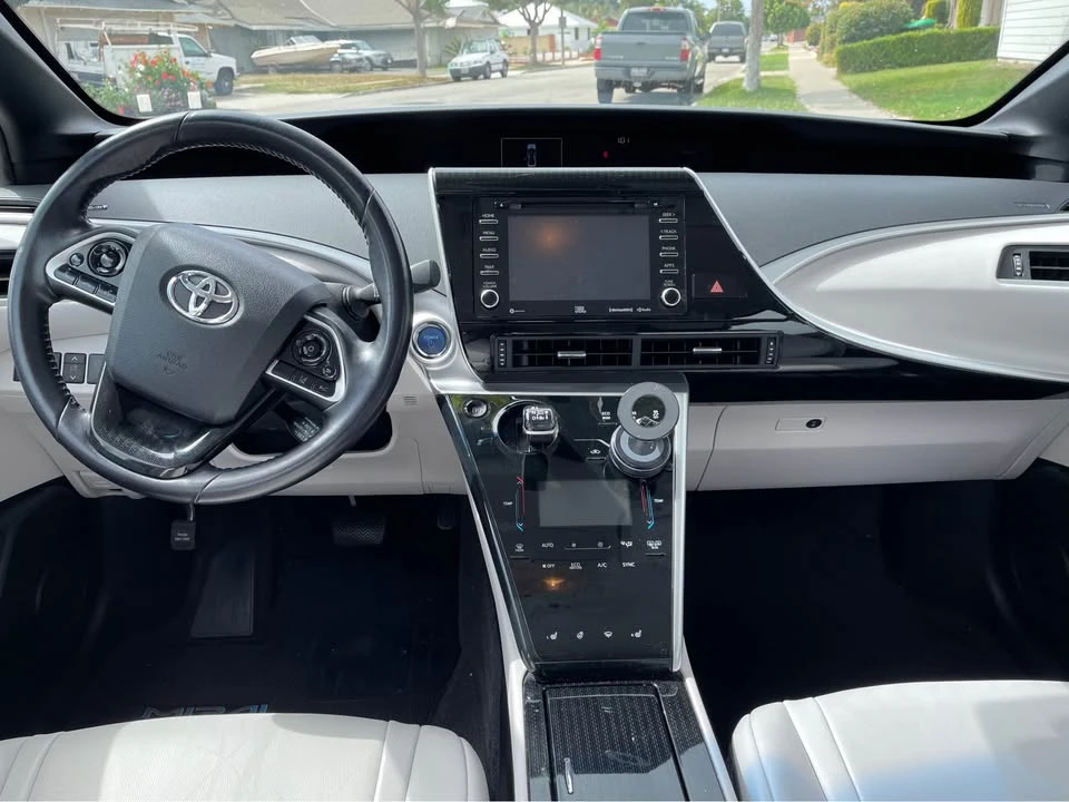 2019 Toyota Mirai - Image 6 of 8