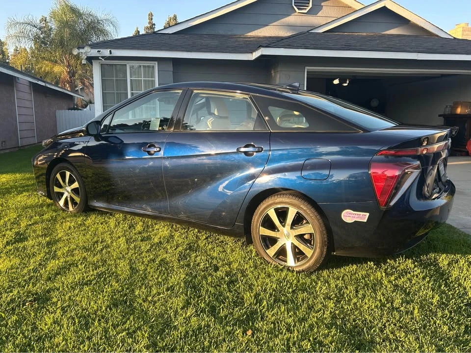 2019 Toyota Mirai - Image 4 of 15