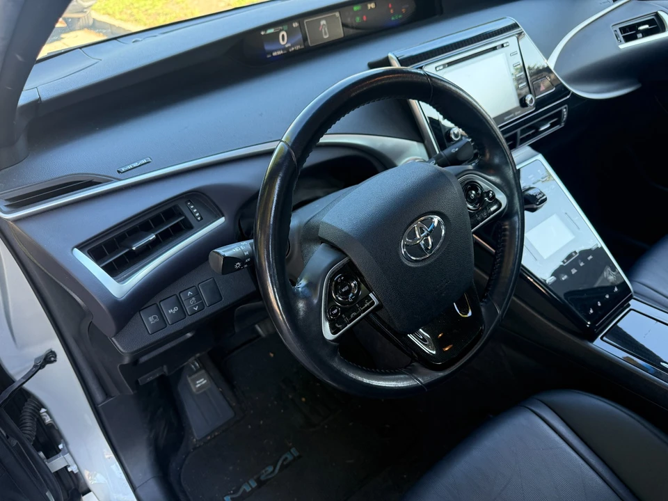 2019 Toyota Mirai - Image 11 of 19