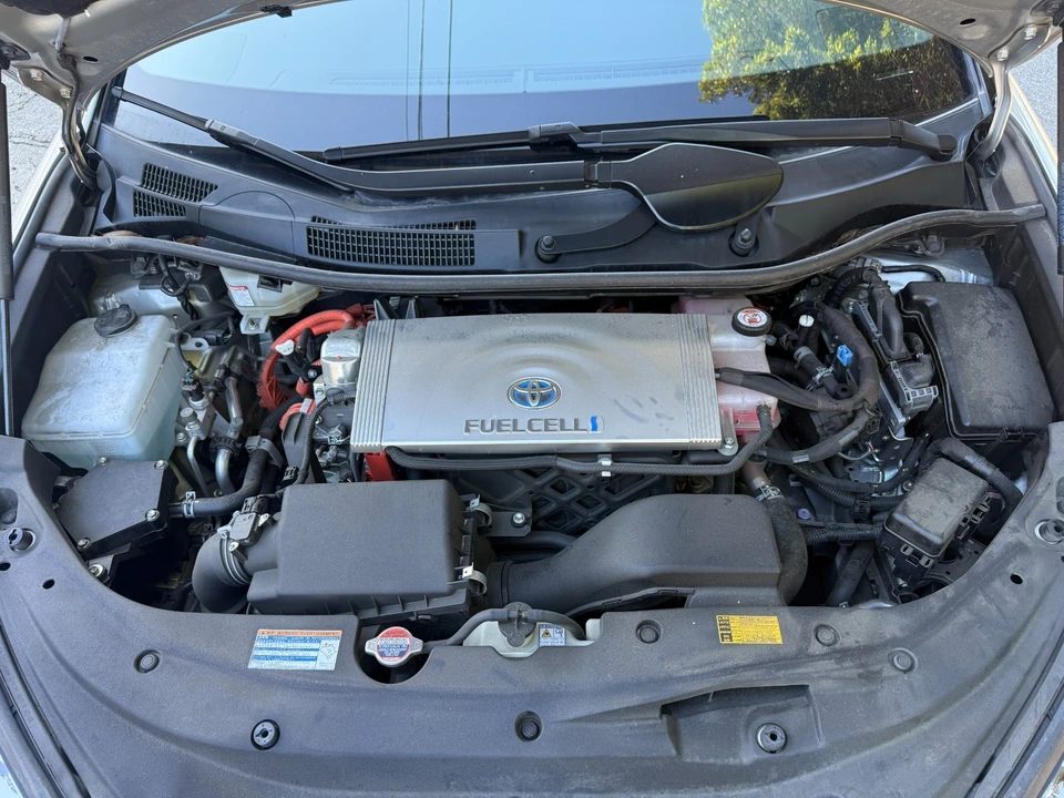 2019 Toyota Mirai - Image 17 of 19