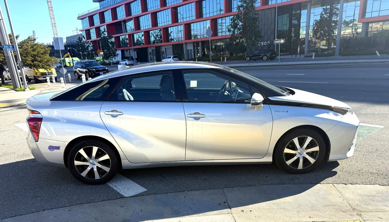 2019 Toyota Mirai - Image 6 of 19