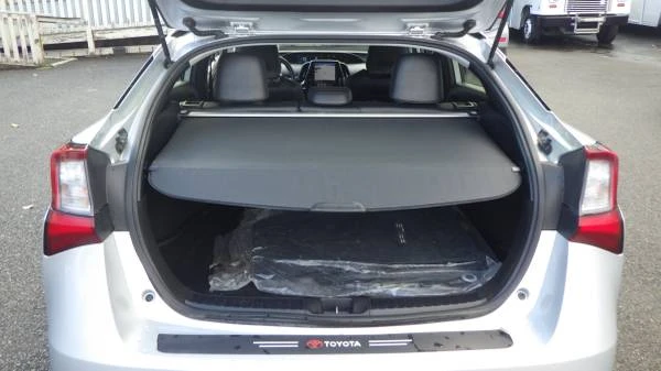 2019 Toyota Prius 4th Gen - Image 8 of 17