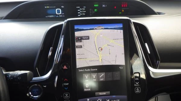 2019 Toyota Prius 4th Gen - Image 15 of 17