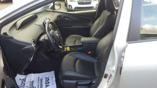 2019 Toyota Prius 4th Gen - Image 11 of 17