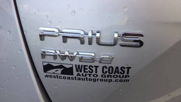 2019 Toyota Prius 4th Gen - Image 7 of 17