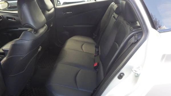 2019 Toyota Prius 4th Gen - Image 12 of 17