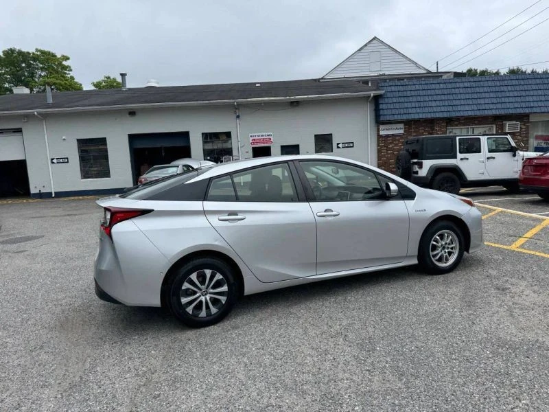 2019 Toyota Prius 4th Gen - Image 10 of 12