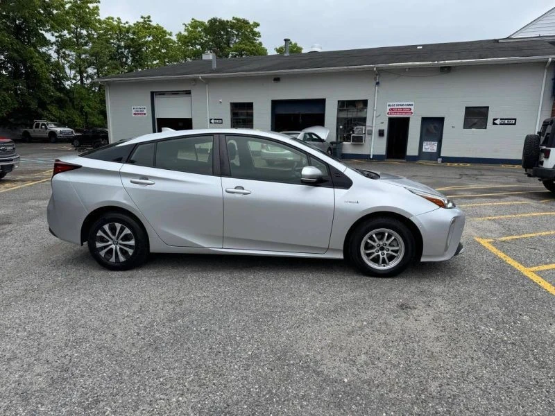 2019 Toyota Prius 4th Gen - Image 8 of 12