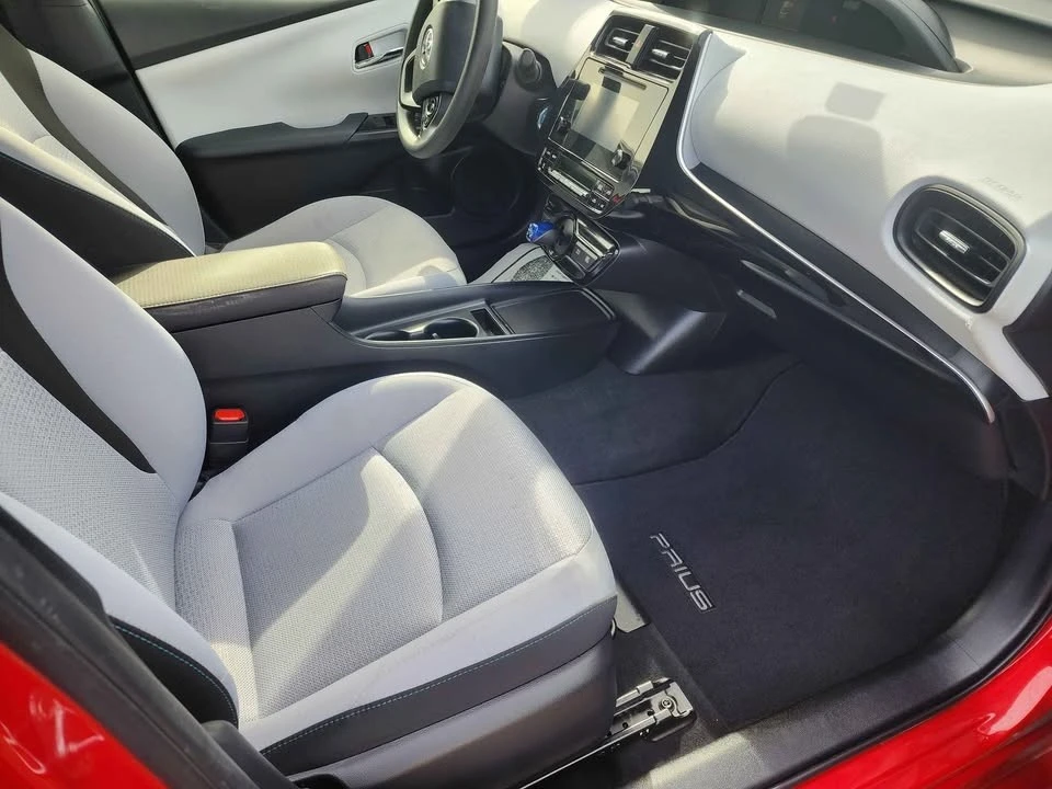 2019 Toyota Prius 4th Gen - Image 6 of 8