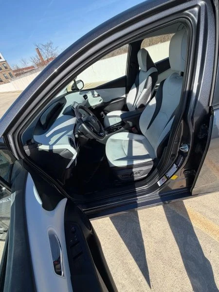 2019 Toyota Prius 4th Gen - Image 8 of 12