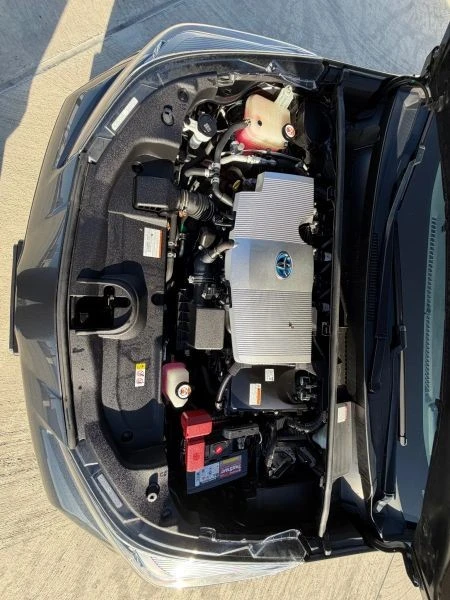 2019 Toyota Prius 4th Gen - Image 7 of 12