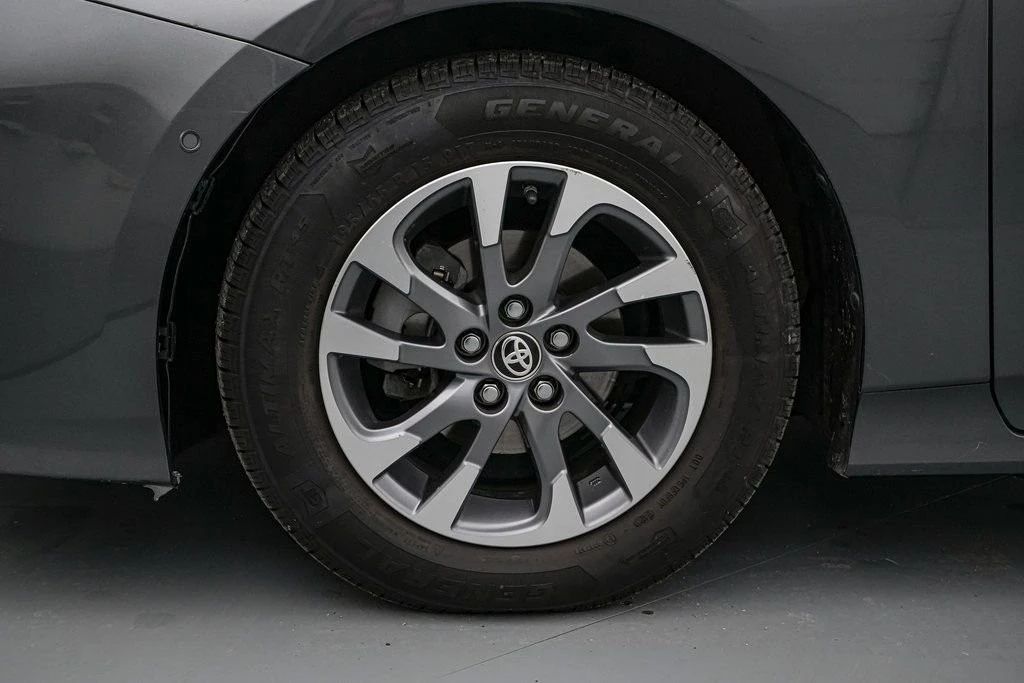 2019 Toyota Prius 4th Gen - Image 11 of 21