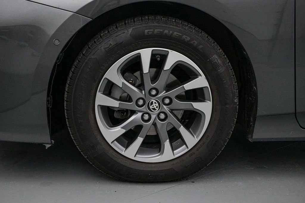 2019 Toyota Prius 4th Gen - Image 11 of 21