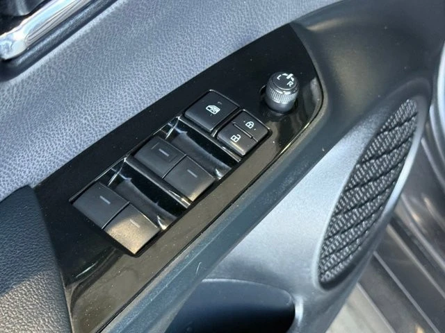 2019 Toyota Prius 4th Gen - Image 18 of 21