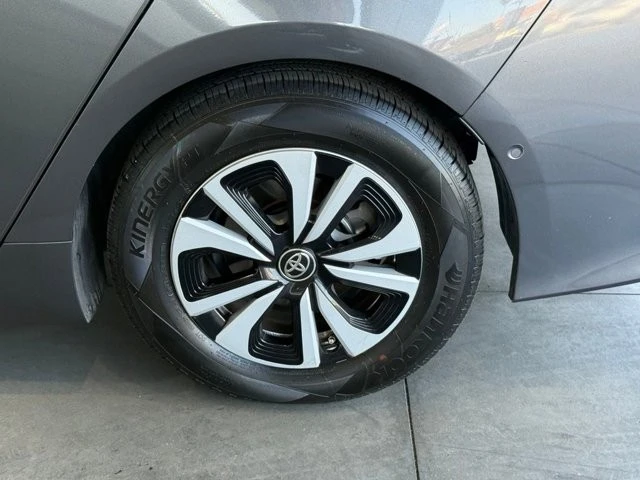 2019 Toyota Prius 4th Gen - Image 15 of 21