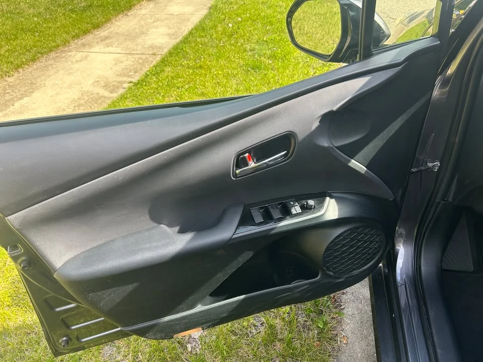2019 Toyota Prius 4th Gen - Image 7 of 13