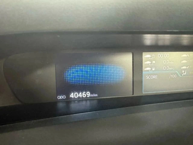 2019 Toyota Prius 4th Gen - Image 15 of 21