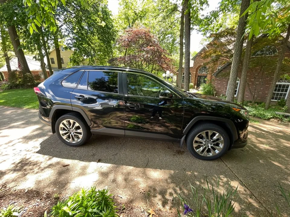 2019 Toyota RAV4 5th Gen - Image 2 of 4