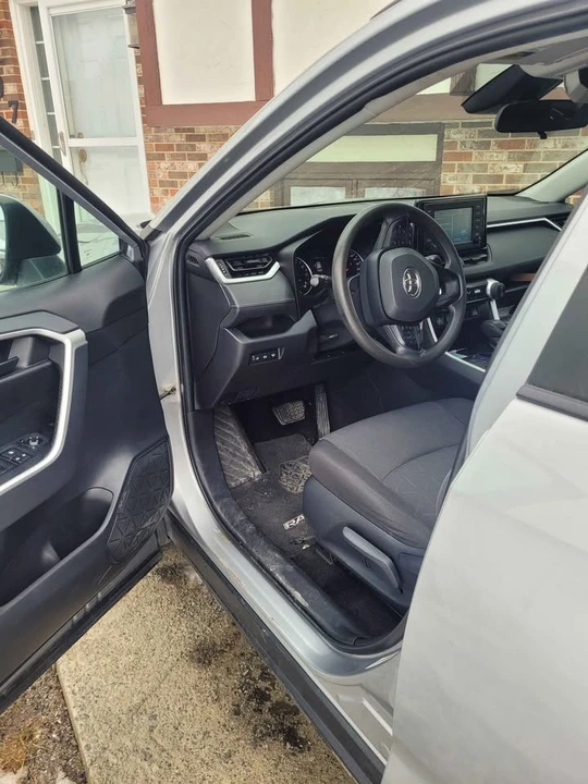 2019 Toyota RAV4 5th Gen - Image 5 of 13