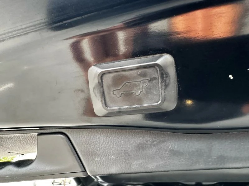 2019 Toyota RAV4 5th Gen - Image 6 of 12
