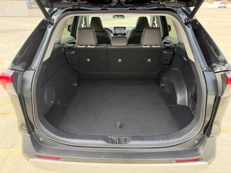 2019 Toyota RAV4 5th Gen - Image 4 of 12