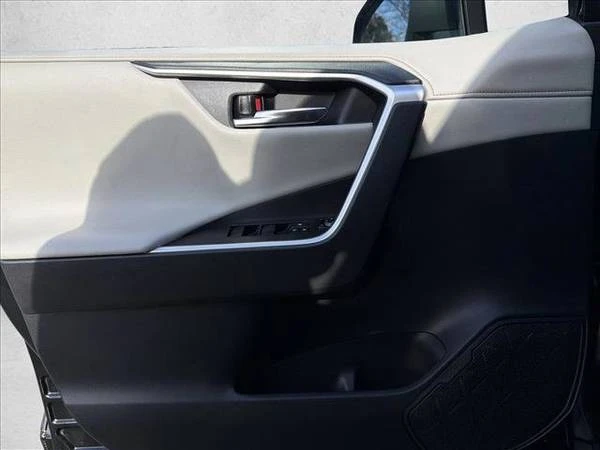 2019 Toyota RAV4 5th Gen - Image 10 of 21