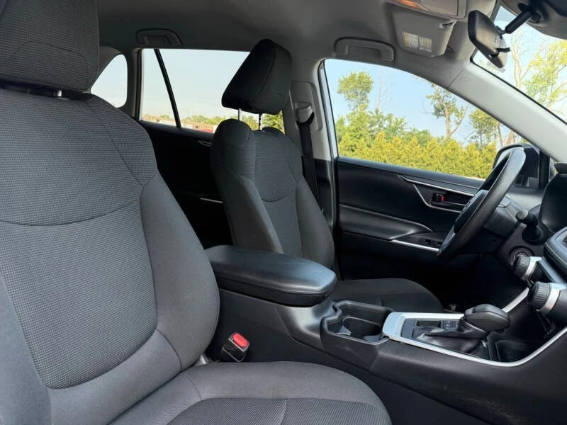 2019 Toyota RAV4 5th Gen - Image 16 of 21