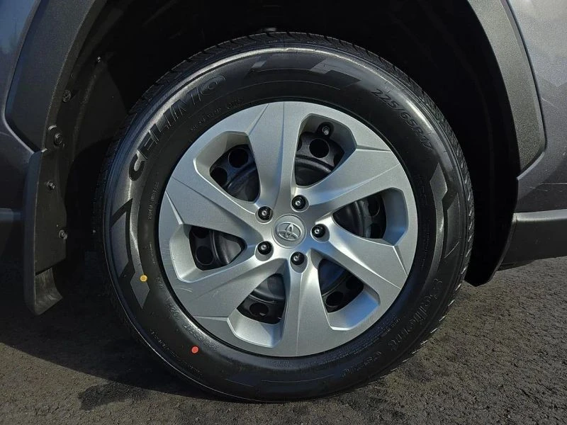 2019 Toyota RAV4 5th Gen - Image 8 of 12